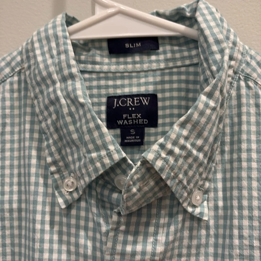 J.Crew men’s plaid collared button down shirt. Size small slim fit. Flex washed.